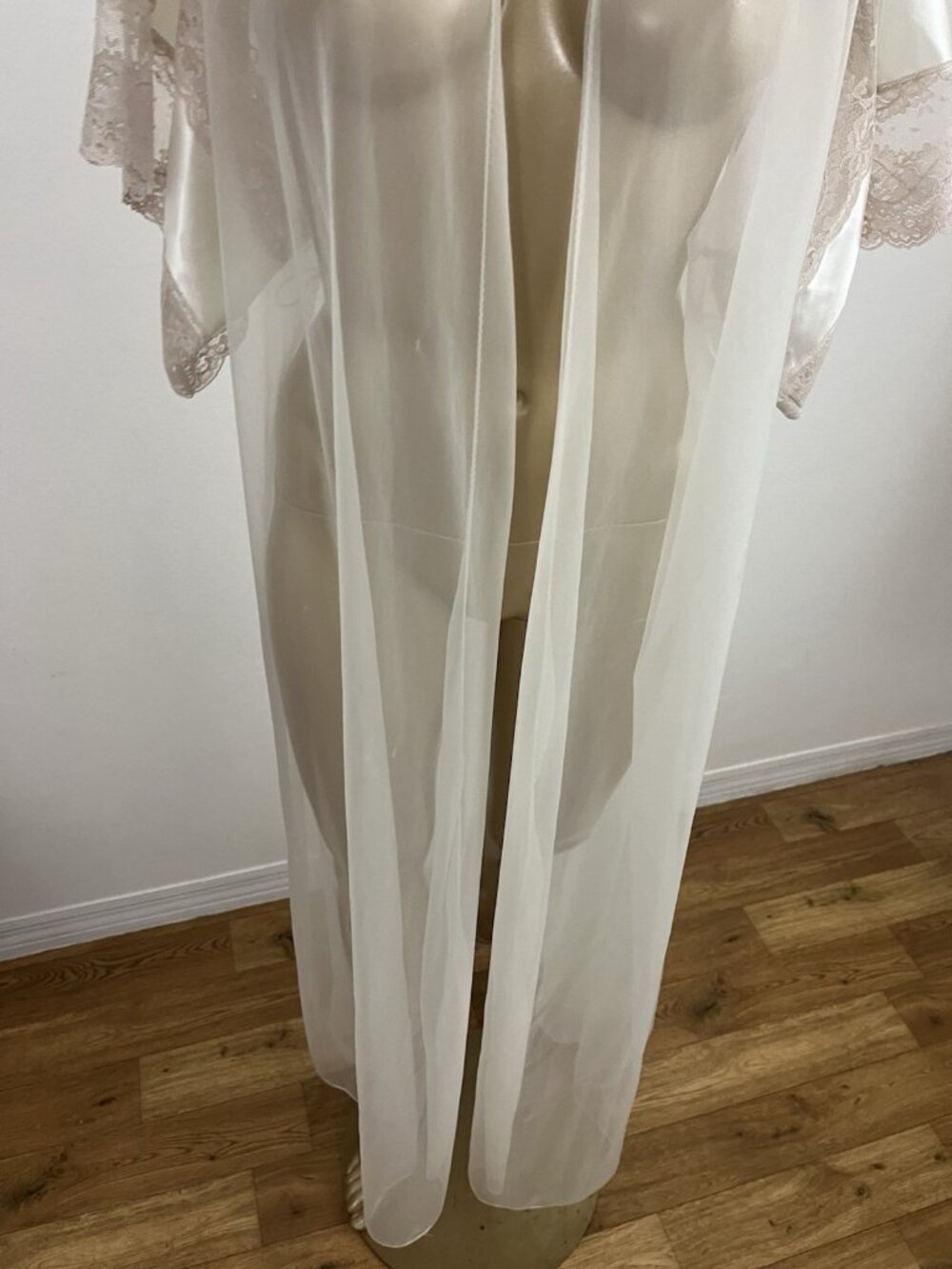 Vintage Val Mode Women's S Sheer Robe Nylon Lace Satin Trim Ivory - Picture 4 of 13